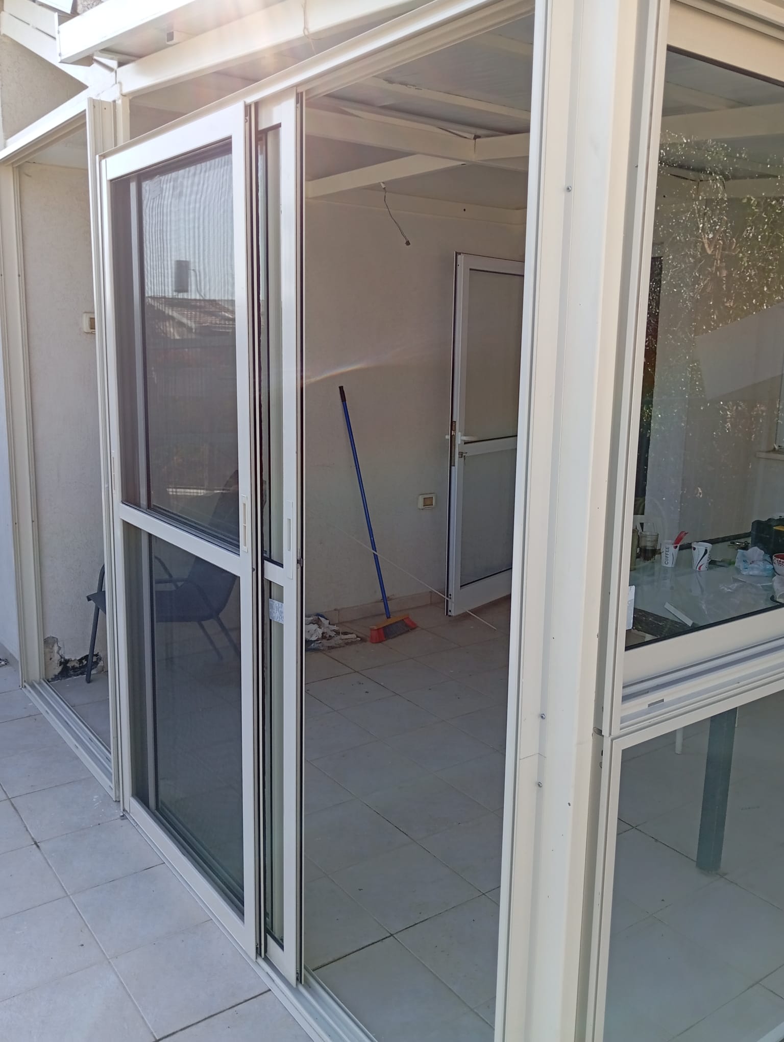 סגירת מרפסת אלומיניום