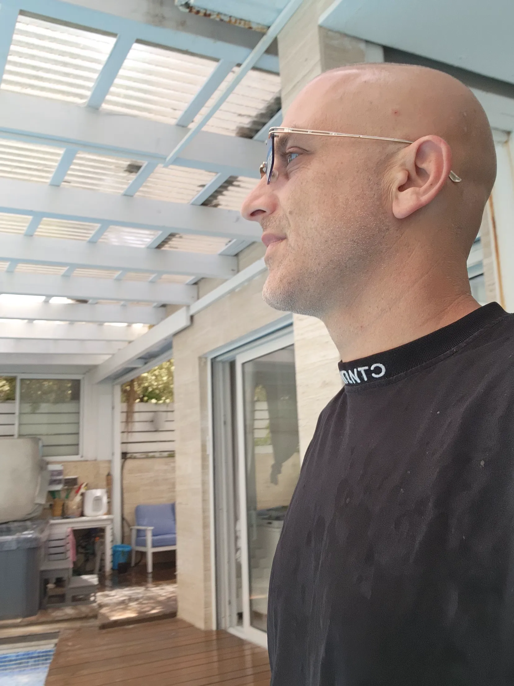 בעל העסק אלומה פרימיום בשטח